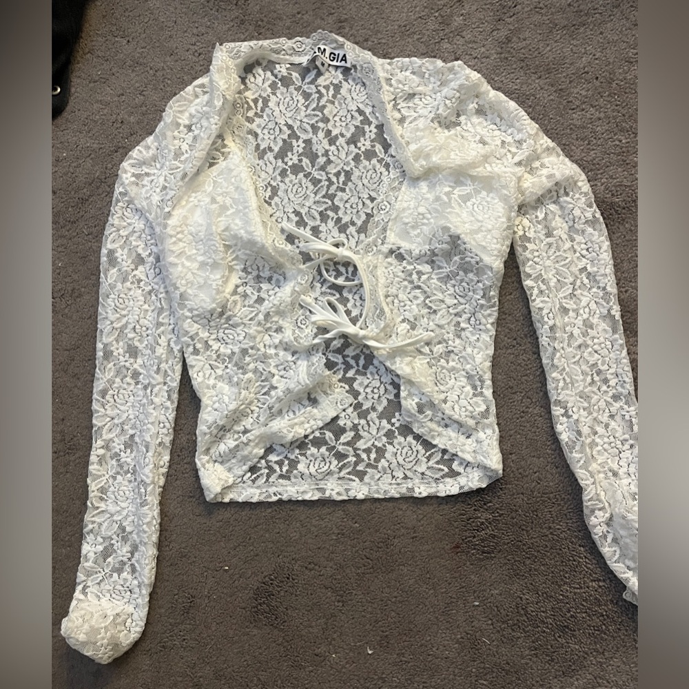 I am Gia lace white top